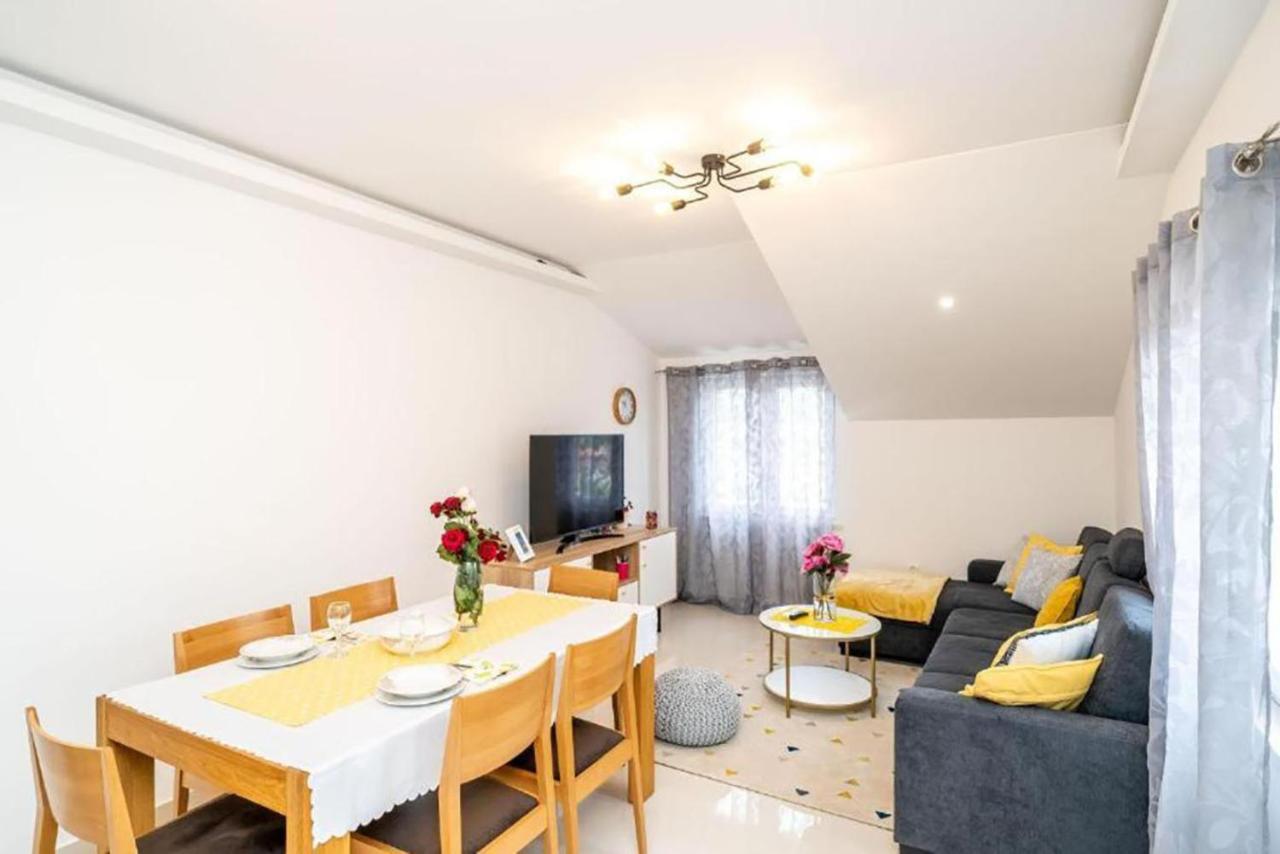 Apartment Matej Mokošica Exteriör bild