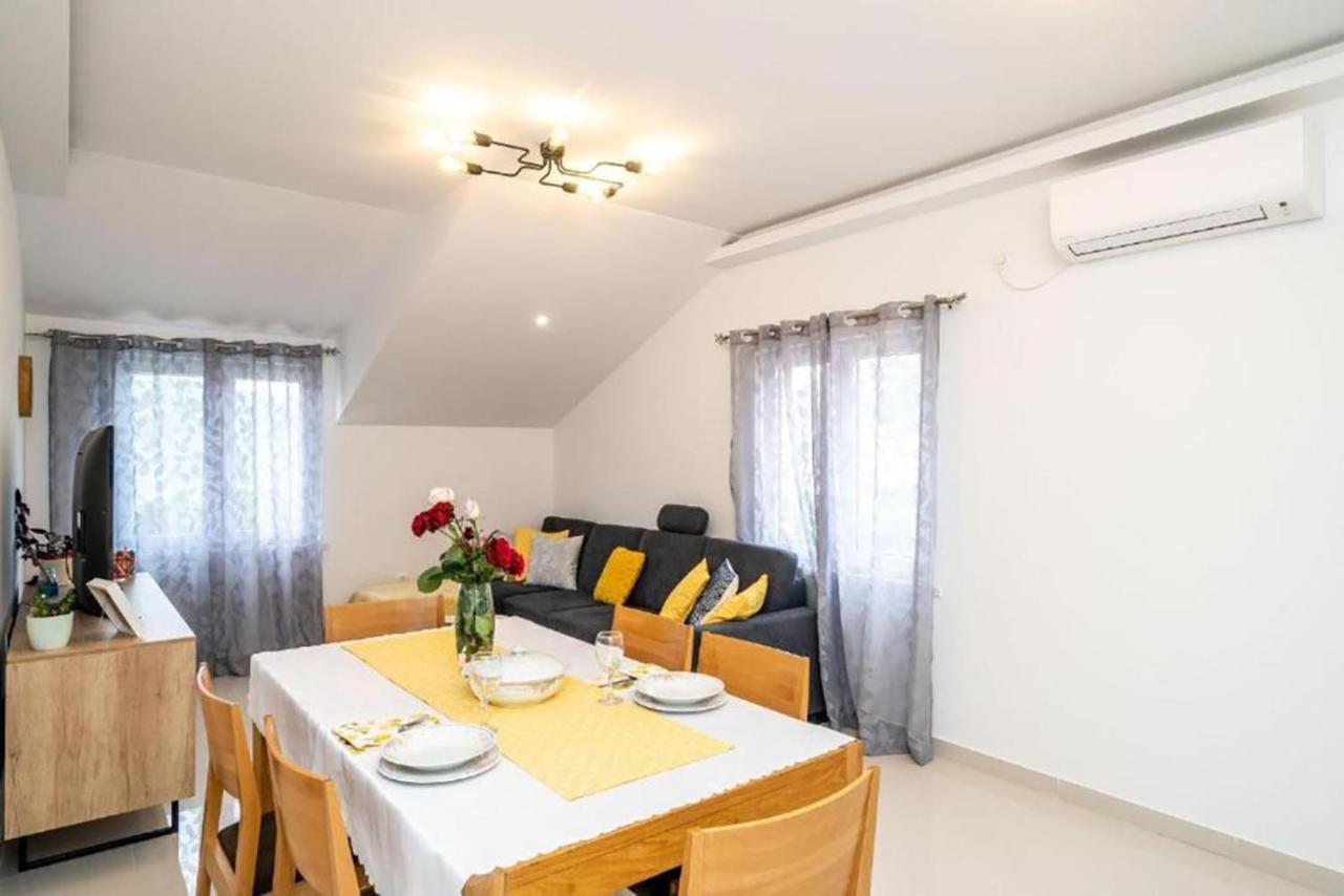 Apartment Matej Mokošica Exteriör bild