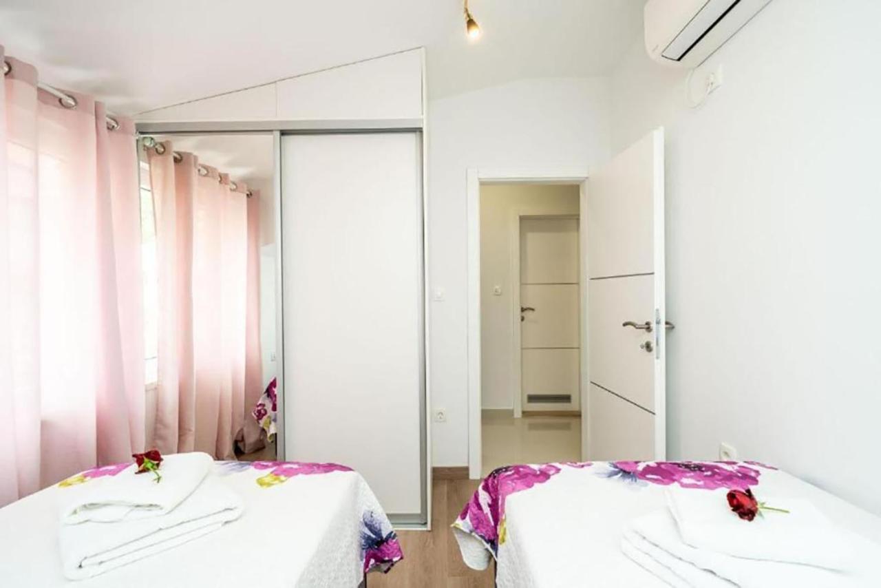Apartment Matej Mokošica Exteriör bild